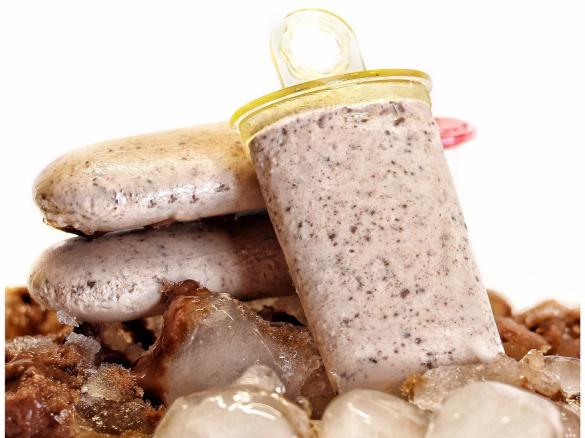 Almond and chocolate ice pop