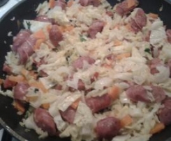 Salteado de legumes com salsichas frescas (ao mesmo tempo que a sopa)