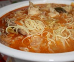 Esparguete com frango e couve repolho