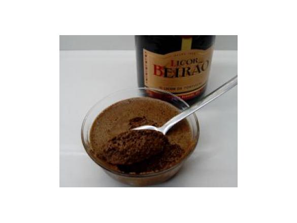 Mousse de chocolate com Licor Beirão