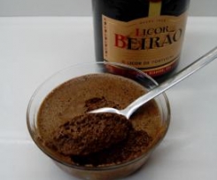 Mousse de chocolate com Licor Beirão