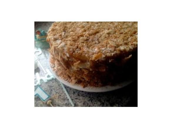 Bolo de iogurte com massa folhada e ovos moles