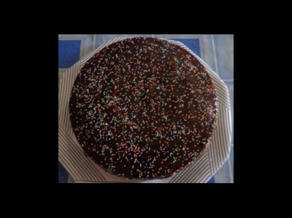 Bolo de cenoura com recheio e cobertura de brigadeiro