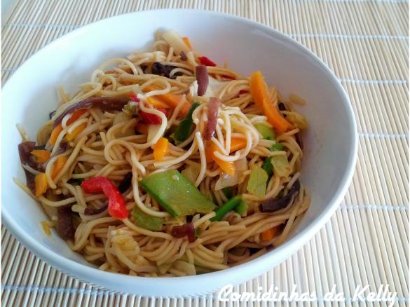 Noodles com vegetais