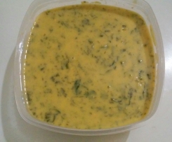 Sopa de feijão branco com espinafres