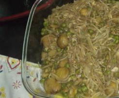 Rebentos de soja com castanhas e ervilhas