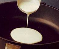 Crepes com mel e nozes