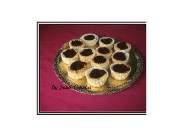 Queques cobertos de ganache de chocolate