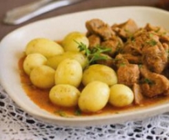 Carne de porco em vinha d'alhos