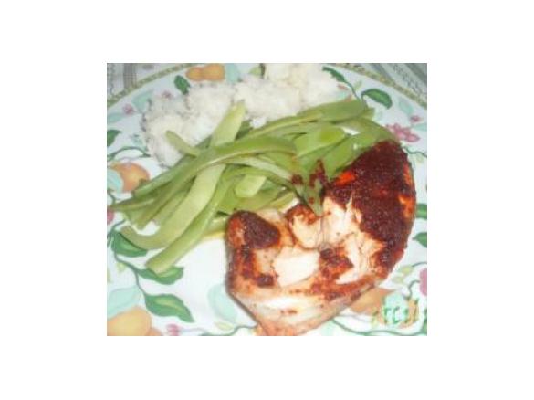 Salmão masala com arroz basmati e feijão verde