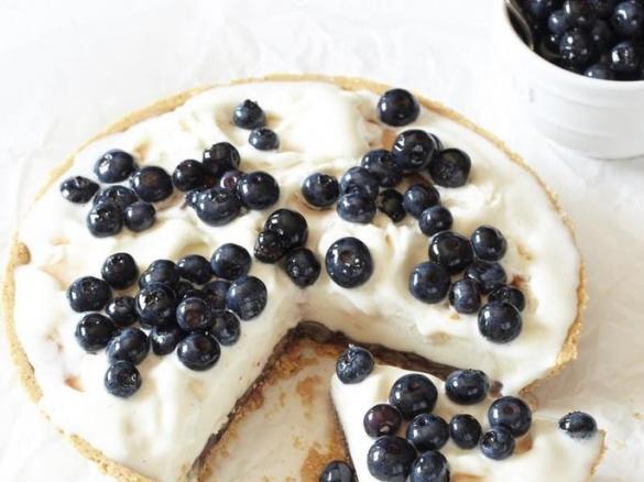Tarte de iogurte gelado com mirtilos bêbados