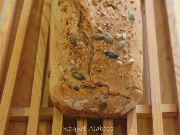 Pão de forma integral, com sementes