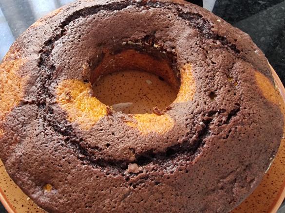 Bolo mármore cenoura e chocolate
