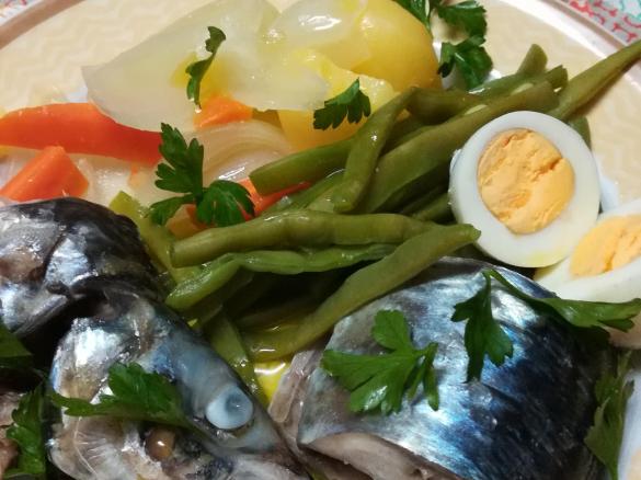 Peixe ao vapor com legumes