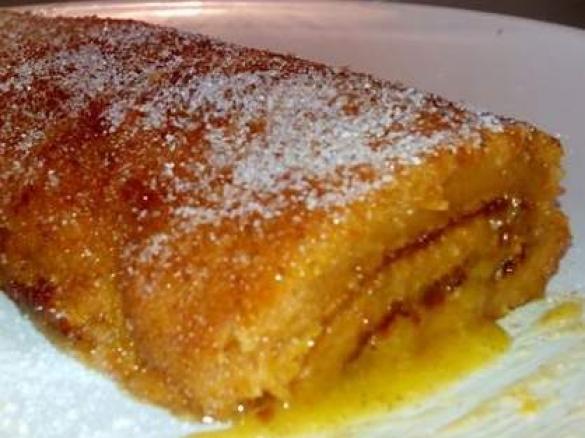 Torta de cenoura com recheio de doce de ovos