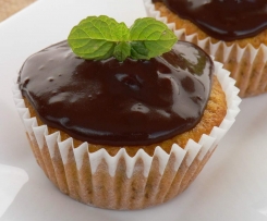 Queques de cenoura com cobertura de brigadeiro