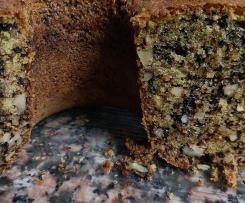 Bolo de noz e canela