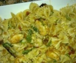 Farfalle com camarão