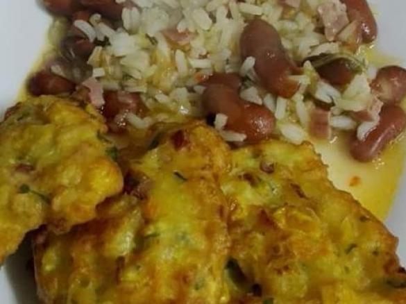 Pataniscas de Legumes com Arroz de feijão