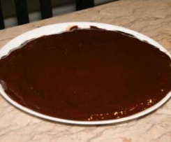 Bolo de cenoura e laranja com cobertura de chocolate