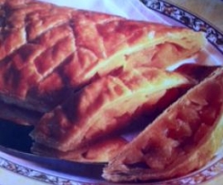 Folhado Recheado com Pêras Caramelizadas