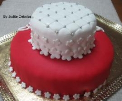 Bolo de aniversário com calda de cerveja e recheio de ovos