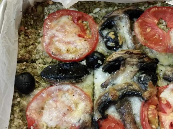 Pizza com base de bróculos