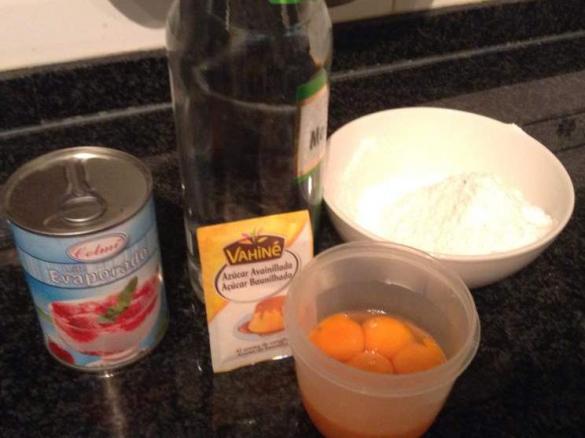 Licor de ovo, (Egg Liqueur, Advocaat, Eierlikör)