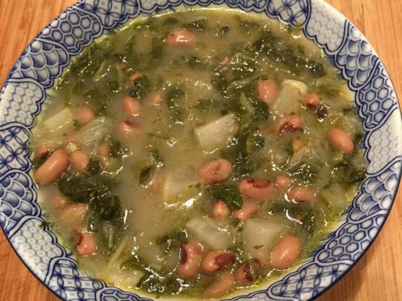 Sopa de feijão frade com grelos