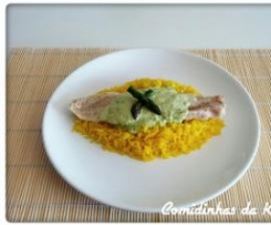 Filetes de pescada com espargos e arroz de açafrão