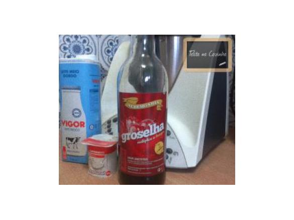 iogurtes líquidos de groselha