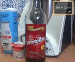 iogurtes líquidos de groselha