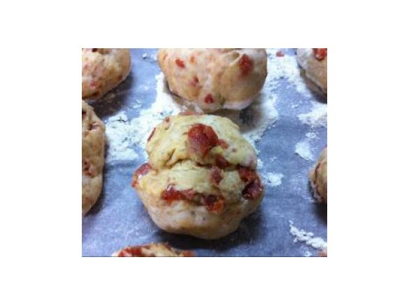 Pães com chouriço com o soro do iogurte grego