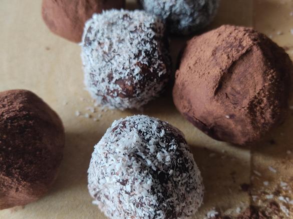 Trufas de feijão preto e cacau