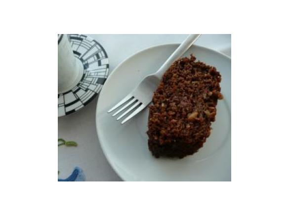 Bolo com pouco açúcar, farinha integral, legumes e fruta para um snack saudável