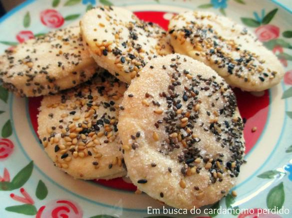 Bolachas de cerveja, sementes de sésamo e chia