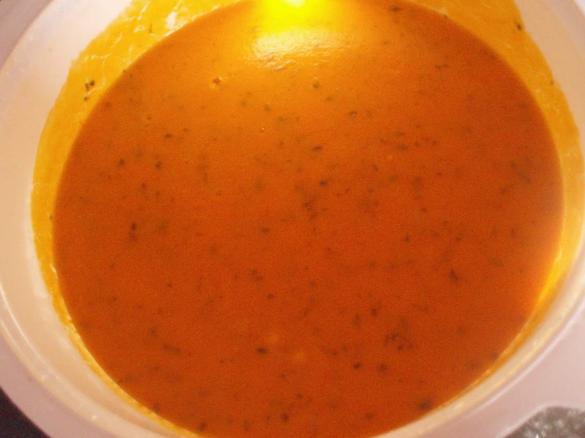 Creme de tomate e coentros