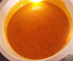 Creme de tomate e coentros