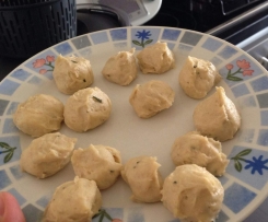 Gnocchi (Nhoque) de batata e farinha c/ carbonara de atum e manjericão