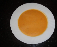 Sopa de tomate com ovo