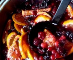 Sangria de espumante com frutos vermelhos