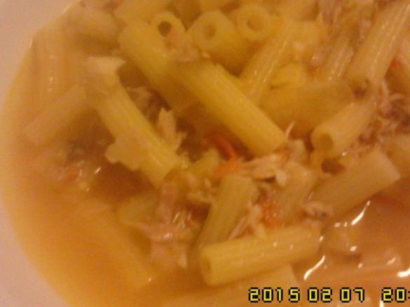 Massa de macarrão com atum