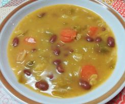 Sopa de feijão com couve lombarda