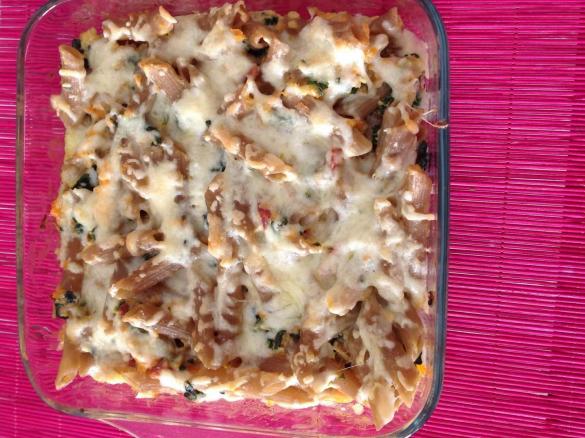 Macarrão de azeitonas com atum, chouriço e creme de soja