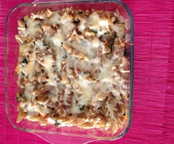 Macarrão de azeitonas com atum, chouriço e creme de soja