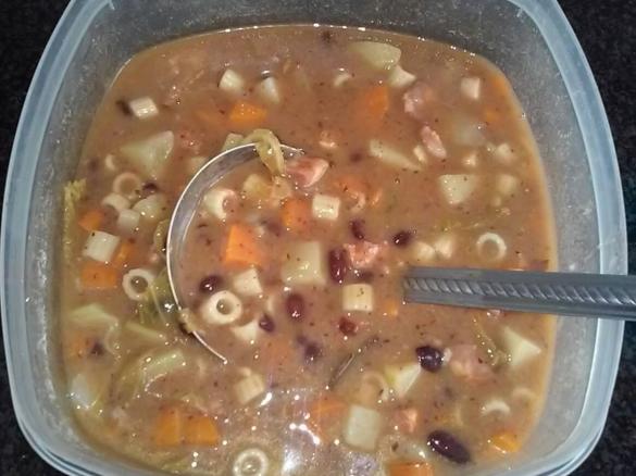 Sopa rica  de Feijão