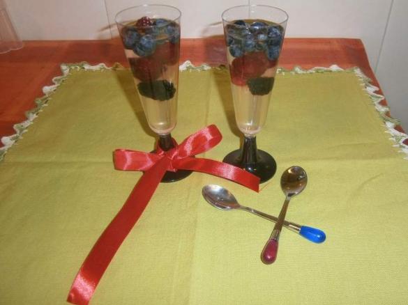 Gelatina de Champanhe com Frutos do Bosque