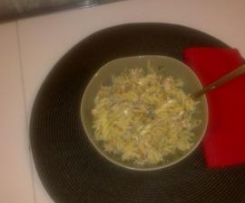 Espirais com frango desfiado e tomate cereja