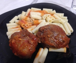 Bochechas de porco com massa