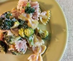 farfalle com brócolos e queijo